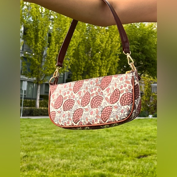 Beautiful block print baguette shoulder bag. Brand new and unused. - Picture 1 of 7